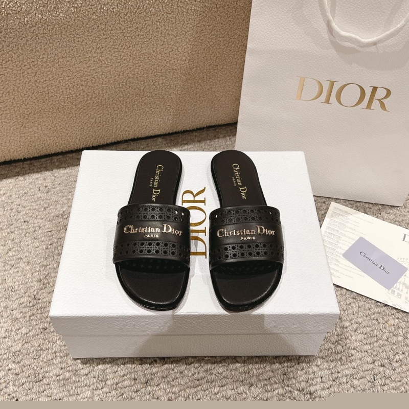 ch**an D*or slippers